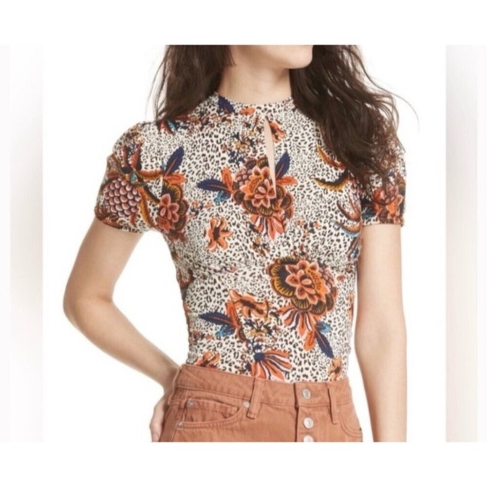 Free People Short Sleeve Printed Stretchy Top Cut Out Hear Me Roar Boho Sz Small